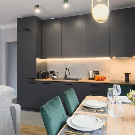 Chic Near Old Town Апартаменты