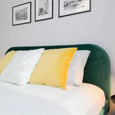 Апартаменты Chic Near Old Town *